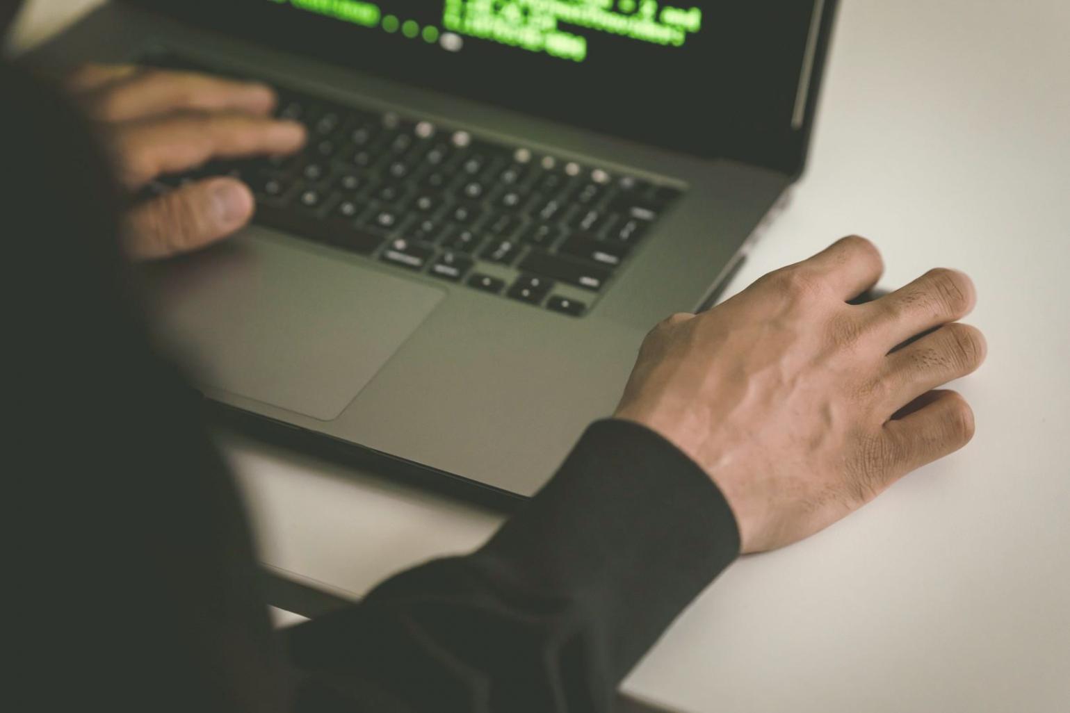 Teilnehmer in einem interaktiven Webinar zur mobilen Spieleentwicklung